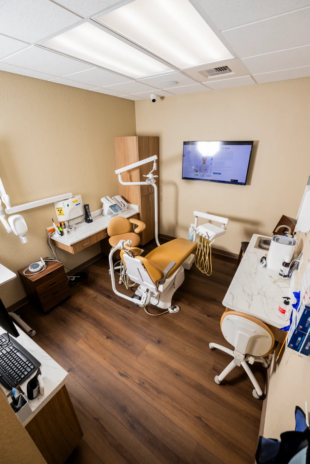Modern operatory with a digital monitor for chairside imaging